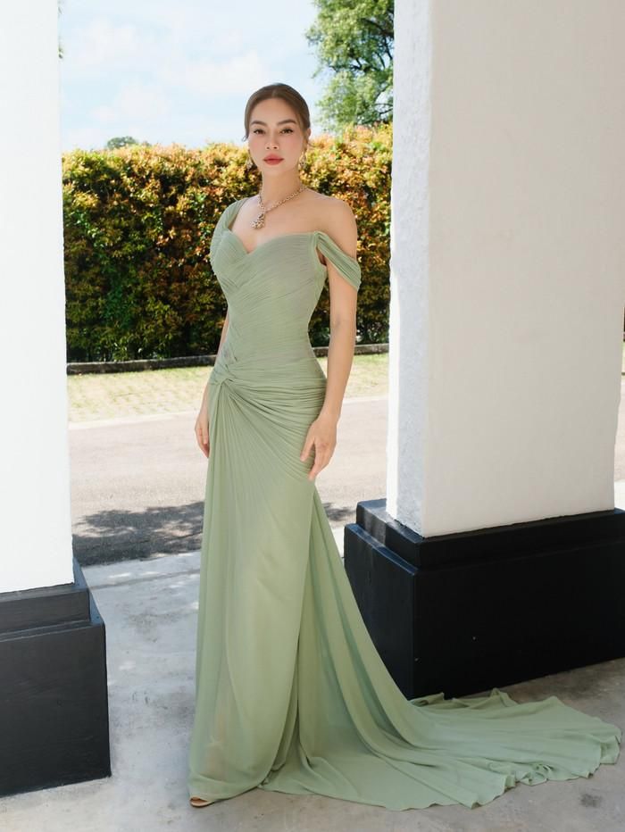Hồ Ngọc Hà khoe trọn đường cong chữ S hoàn hảo dưới ánh nắng rực rỡ. (Nguồn: FBNV)