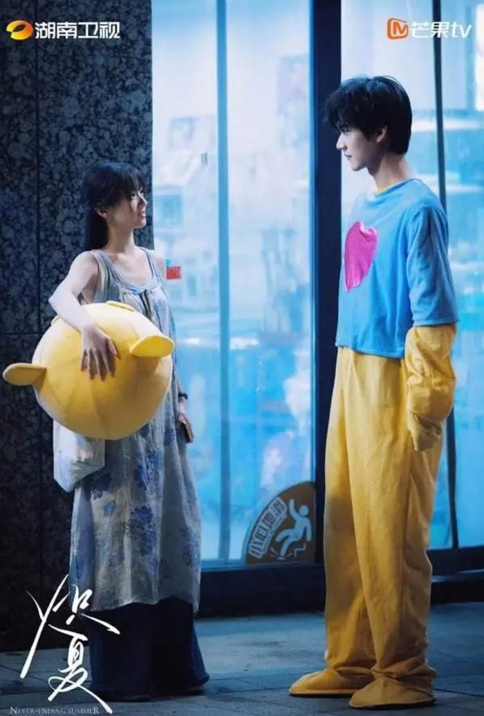 Phản ứng hóa học tự nhiên và ngọt ngào giữa Châu Kha Vũ và Bao Thượng Ân trở thành điểm sáng lớn nhất cứu vớt những lỗ hổng trong kịch bản của Xích Hạ. Ảnh: Mango TV
