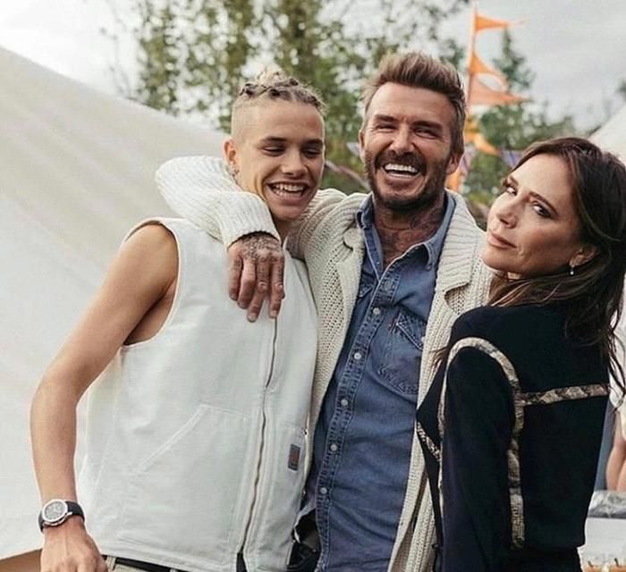 Sở hữu họ Beckham vừa là lợi thế, vừa là áp lực khi mọi bước đi trong sự nghiệp đều nhận được sự quan tâm đặc biệt từ công chúng.