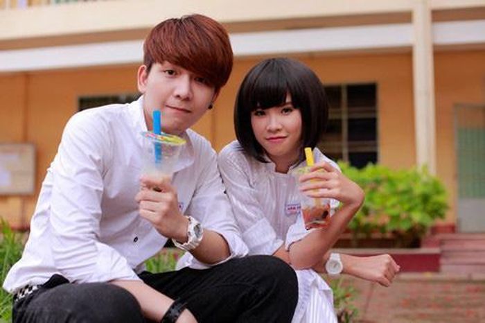 Ảnh thời mới vào nghề của Khởi My và Kelvin Khánh khiến người hâm mộ bồi hồi. (Nguồn: Internet)