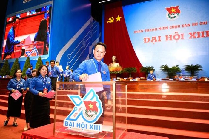 Đại biểu tiến hành bỏ phiếu bầu Ban Chấp hành Trung ương Đoàn TNCS Hồ Chí Minh khóa mới.