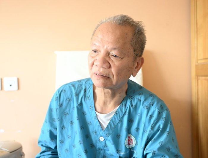 Trung tướng Hoàng Khánh Hưng, Chủ tịch Hội Hỗ trợ gia đình liệt sĩ Việt Nam trầm ngâm khi nghĩ về những người đồng đội đã anh dũng hy sinh đến nay chưa tìm được danh tính. Ảnh: Nguyên Khánh
