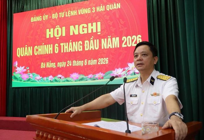 Đại tá Phạm Anh Tuấn, Tư lệnh Vùng 3 phát biểu chỉ đạo tại hội nghị. Ảnh: HQVN