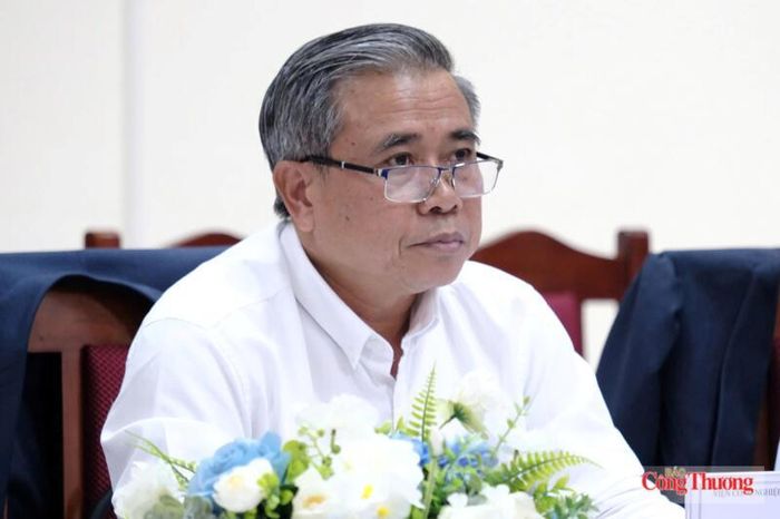 TS. Anousak Phongsavath - Viện trưởng Viện Công nghiệp, Thương mại và Năng lượng Lào phát biểu tại buổi làm việc. Ảnh: Lê An