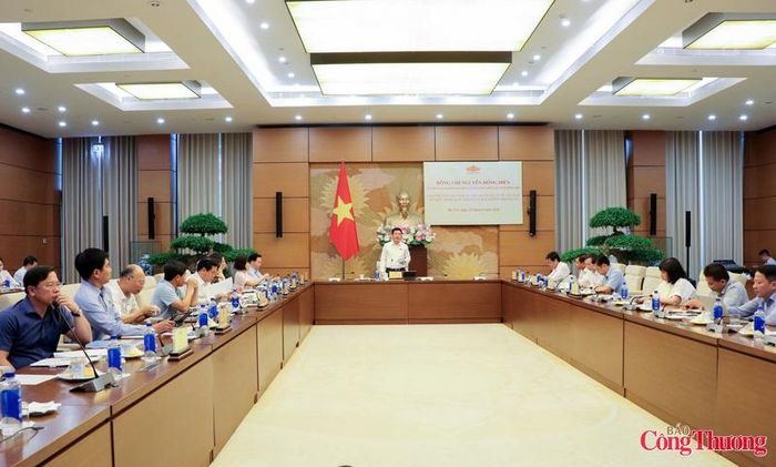 Phó Chủ tịch Quốc hội Nguyễn Hồng Diên đề nghị, các cơ quan chủ trì, phối hợp thẩm tra các dự án Luật cần phải thực hiện tốt vai trò “gác cổng” trong công tác lập pháp.
