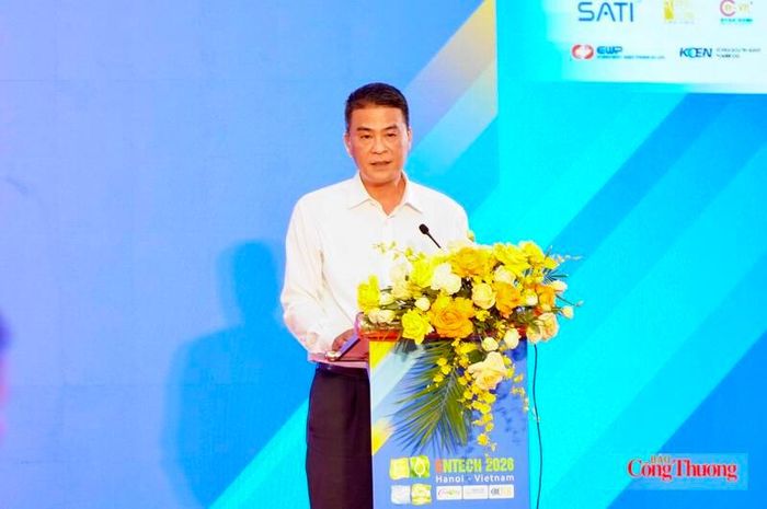 Phó Giám đốc Sở Công Thương Hà Nội Nguyễn Đình Thắng phát biểu khai mạc diễn đàn. Ảnh: Ngọc Anh