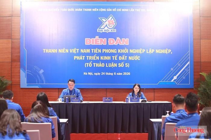 Toàn cảnh diễn đàn
