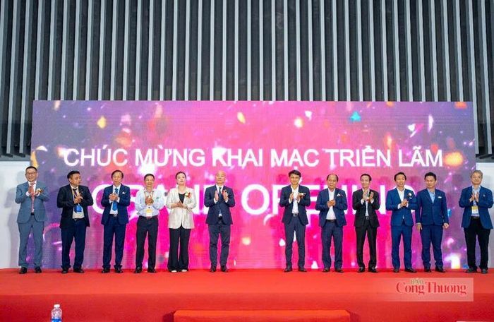 Các đại biểu tham gia sự kiện.