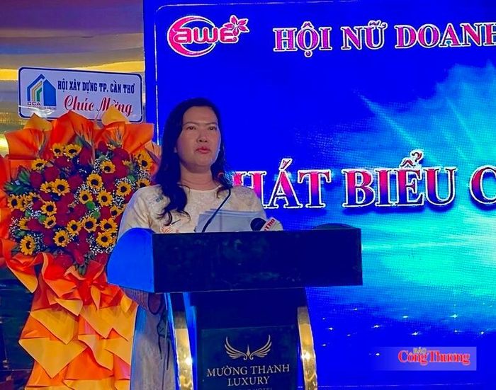 Bà Nguyễn Thị Ngọc Điệp - Phó Chủ tịch UBND TP. Cần Thơ phát biểu tại buổi Gala.