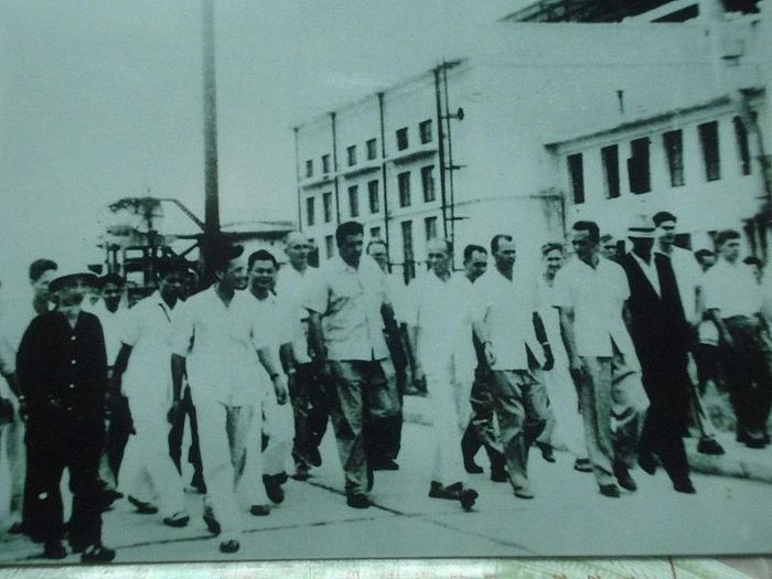 Bác Hồ cùng các chuyên gia Liên Xô về thăm Nhà máy Supe Lâm Thao ngày 19/8/1962. (Ảnh tư liệu)