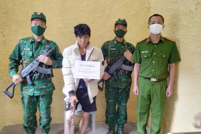 Đối tượng Vì Văn Bổng bị các lực lượng chức năng bắt giữ khi đang tàng trữ trái phép chất ma túy.