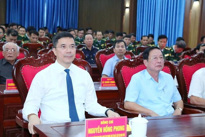 Các đại biểu dự buổi lễ.