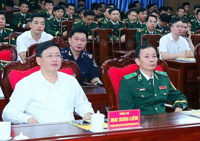 Các đại biểu dự buổi lễ.