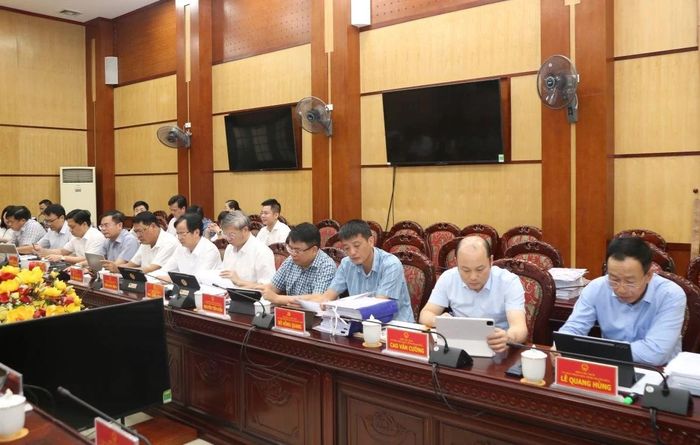 Các đại biểu dự phiên họp.