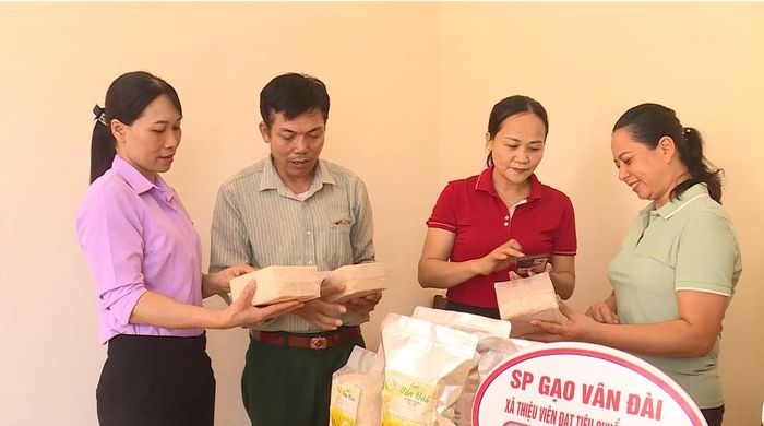 Sản phẩm gạo Vân Đài đạt tiêu chuẩn VietGAP của HTX Dịch vụ Nông nghiệp Thiệu Viên.