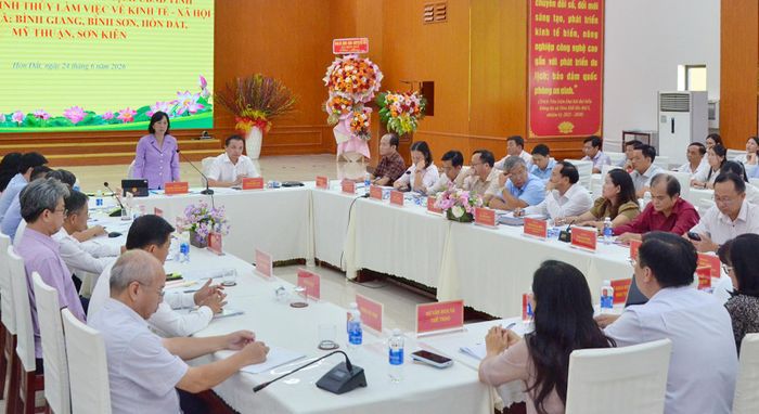 Quang cảnh buổi làm việc.