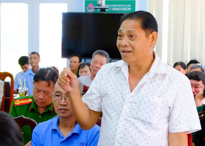 Cử tri phát biểu ý kiến.