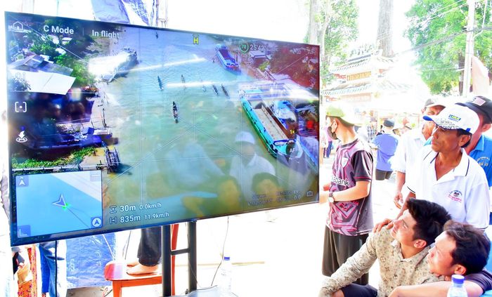 Ban Tổ chức đầu tư Flycam để quan sát các đội thi đấu trực tiếp.