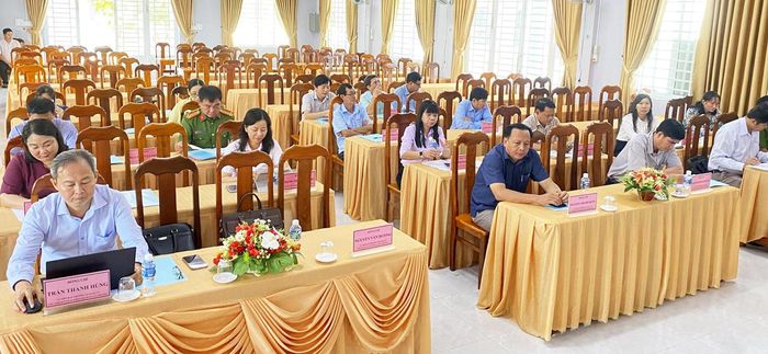 Đại biểu tham dự Hội nghị Ban Chấp hành Đảng bộ phường Thới Sơn.