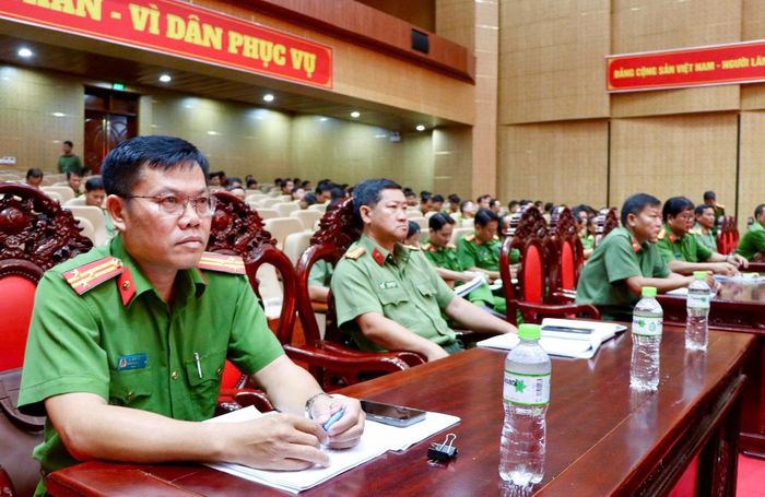 Các đại biểu tham dự hội nghị.