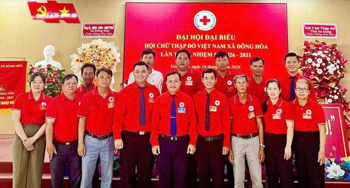Ban Chấp hành Hội Chữ thập đỏ xã Đông Hòa nhiệm kỳ 2026 - 2031 ra mắt đại hội.