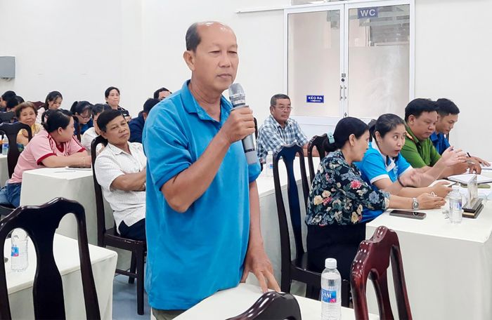 Cử tri phường Vĩnh Tế đề đạt nguyện vọng đến các cấp, các ngành.
