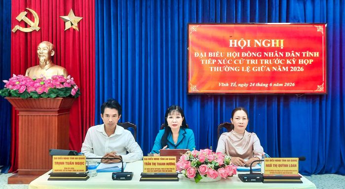 Tổ Đại biểu số 4 HĐND tỉnh tiếp xúc cử tri phường Vĩnh Tế.