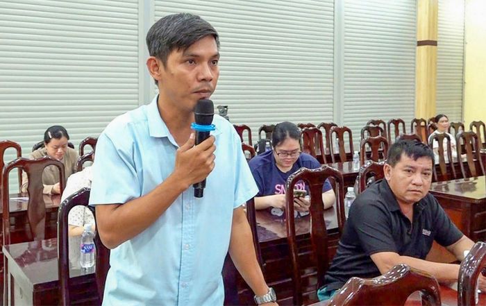 Cử tri phường Châu Đốc nêu ý kiến.
