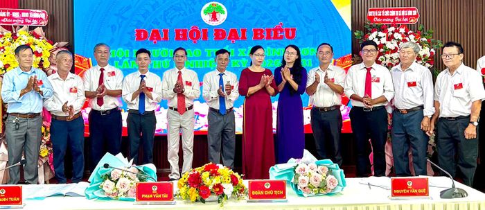 Ban Chấp hành Hội Người cao tuổi xã Bình Sơn nhiệm kỳ 2026 - 2031 ra mắt đại hội.