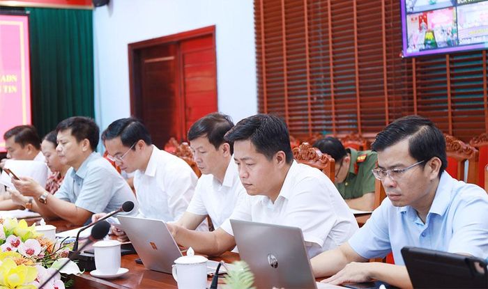  Các đồng chí thành viên Ban Chỉ đạo tỉnh Bắc Ninh về tìm kiếm, quy tập và xác định danh tính hài cốt liệt sĩ dự lễ phát động. 