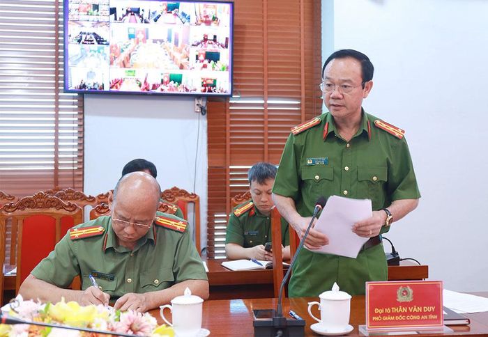  Đại tá Thân Văn Duy, Phó Giám đốc Công an tỉnh quán triệt lực lượng công an các xã, phường về đợt cao điểm thu nhận mẫu ADN thân nhân liệt sĩ chưa xác định được thông tin. 
