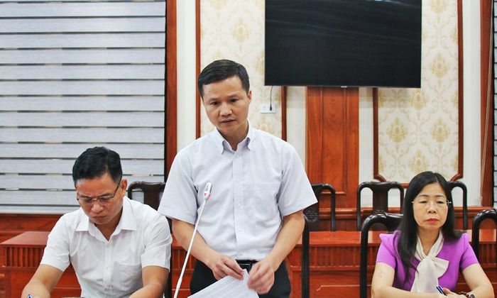 Đồng chí Nguyễn Đức Mạnh, Phó Chủ tịch UBND phường Từ Sơn giải trình làm rõ một số nội dung.