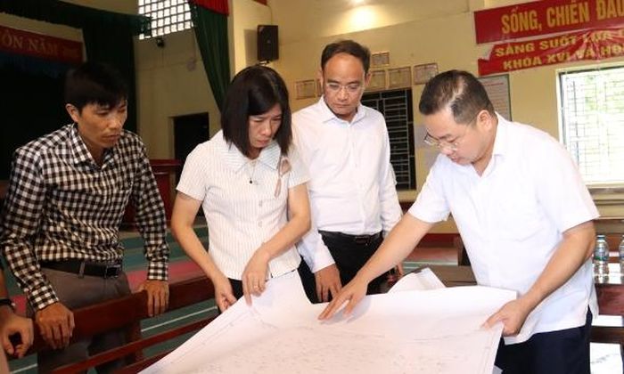 Tổ công tác của Ban Chỉ đạo tỉnh kiểm tra công tác làm sạch, làm giàu dữ liệu tại xã Phúc Hòa.