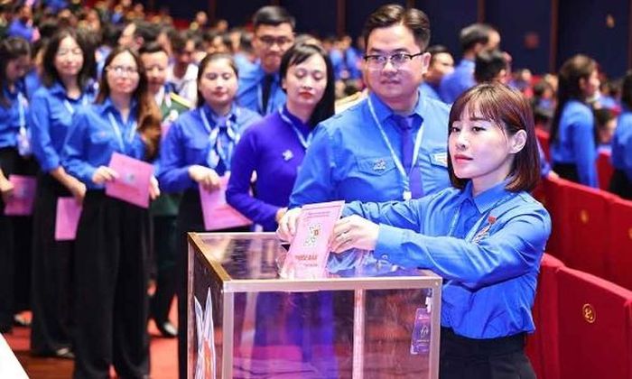 Các đại biểu bỏ phiếu bầu Ban Chấp hành. Ảnh: TTXVN.