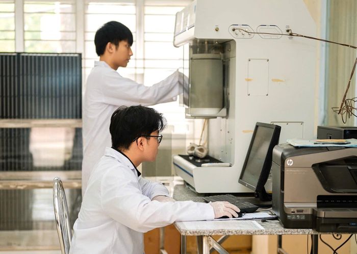 Đà Nẵng đang nghiên cứu xây dựng khung phương án nhân lực công nghệ thông tin toàn thành phố, xác định nhu cầu nhân lực theo từng ngành. Trong ảnh: Sinh viên Trường Đại học Bách khoa (Đại học Đà Nẵng) tại giờ học thực hành khoa học công nghệ. Ảnh: MAI QUẾ
