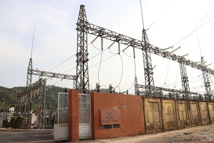 Trạm biến áp 220kV Hòa Khánh sẵn sàng tiếp nhận nguồn điện "khởi động đen" từ Nhà máy thủy điện A Vương để phân phối, cấp điện cho trung tâm thành phố Đà Nẵng trong tình huống cực đoan. Ảnh: NAM TRÂN