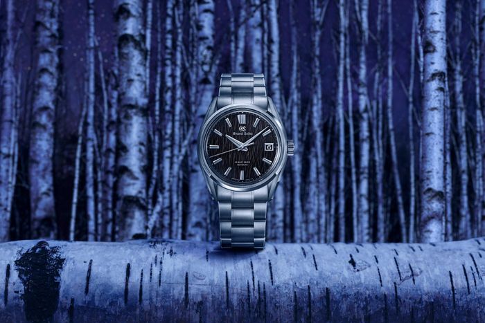 Grand Seiko SLGH029 với vỏ Titanium cường độ cao và mặt số rừng bạch dương đêm.