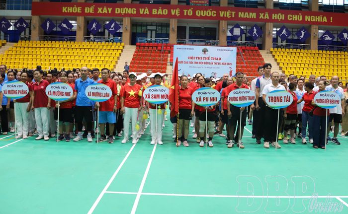 Các đoàn vận động viên tham gia Hội thi thể thao NCT tỉnh.