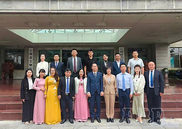 Đại biểu 2 nước chụp hình lưu niệm sau khi kết thúc hội đàm.