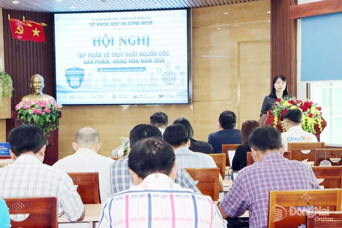 Phó Giám đốc Sở Khoa học và Công nghệ Trịnh Thị Hòa phát biểu khai mạc lớp tập huấn. Ảnh: Thanh Cảnh