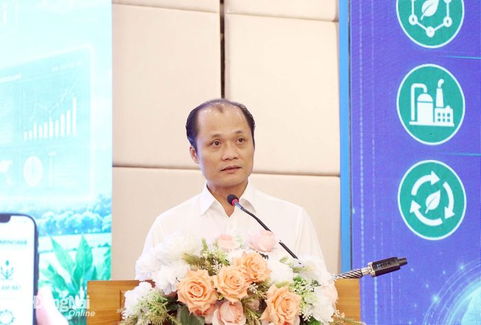 Ủy viên Ban Thường vụ Thành ủy, Phó Chủ tịch UBND thành phố Nguyễn Tuấn Anh phát biểu tại hội nghị. Ảnh: Tố Tâm