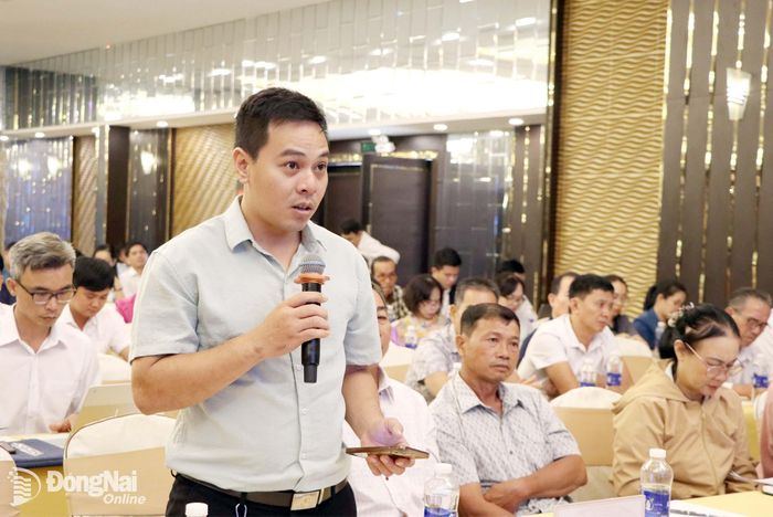 Nông dân nêu giải pháp và kiến nghị để phát triển kinh tế nông nghiệp, nông thôn tại hội nghị. Ảnh: Tố Tâm