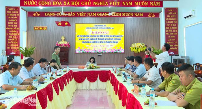Đại tá Nguyễn Trung Kiên, đại biểu Quốc hội thành phố Đồng Nai hoạt động chuyên trách tại Ủy ban Quốc phòng, An ninh và Đối ngoại của Quốc hội phát biểu tại buổi làm việc. Ảnh: Trương Hiện