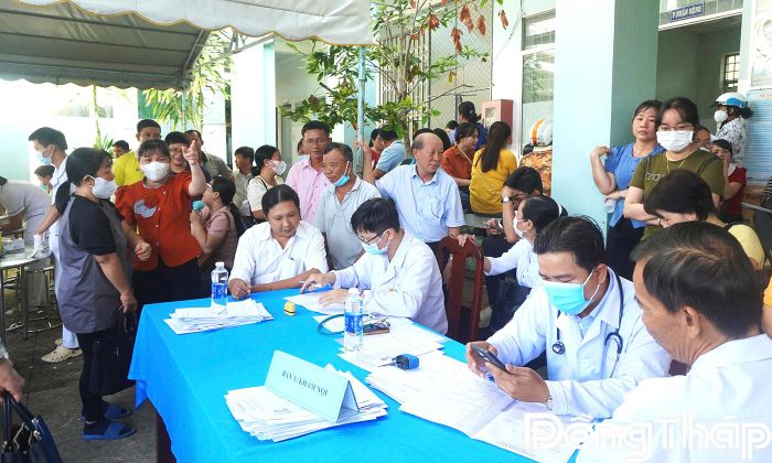 Khám sức khỏe cho cán bộ, công chức các cơ quan, đơn vị, trường học