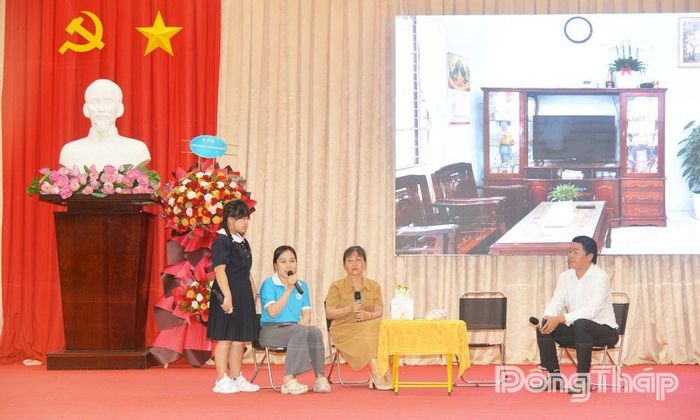 Giao lưu, chia sẻ về xây dựng gia đình thời đại số.