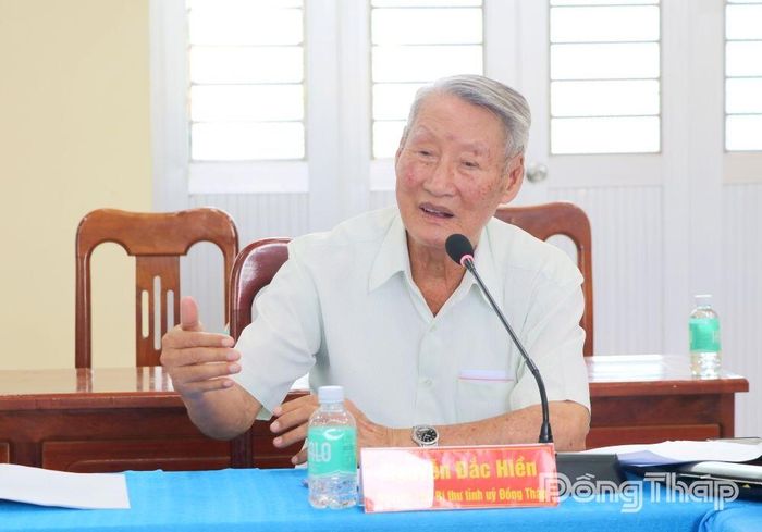 Đồng chí Nguyễn Đắc Hiền, nguyên Phó Bí thư Thường trực Tỉnh ủy phát biểu tại hội thảo.