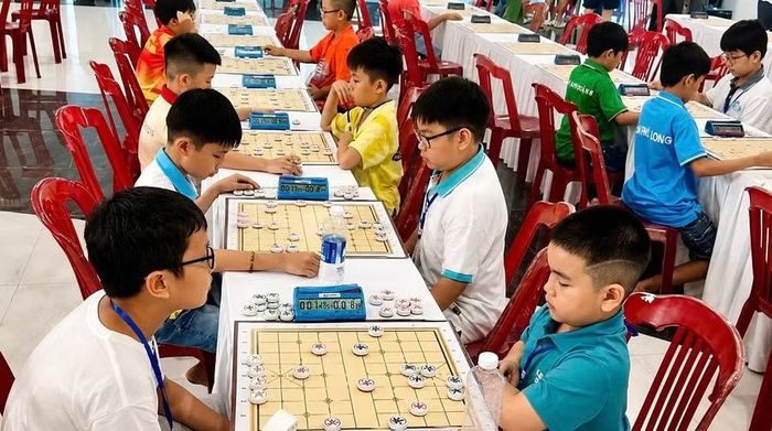 Các VĐV tranh tài ở nội dung cờ nhanh. Ảnh: Quang Nhật