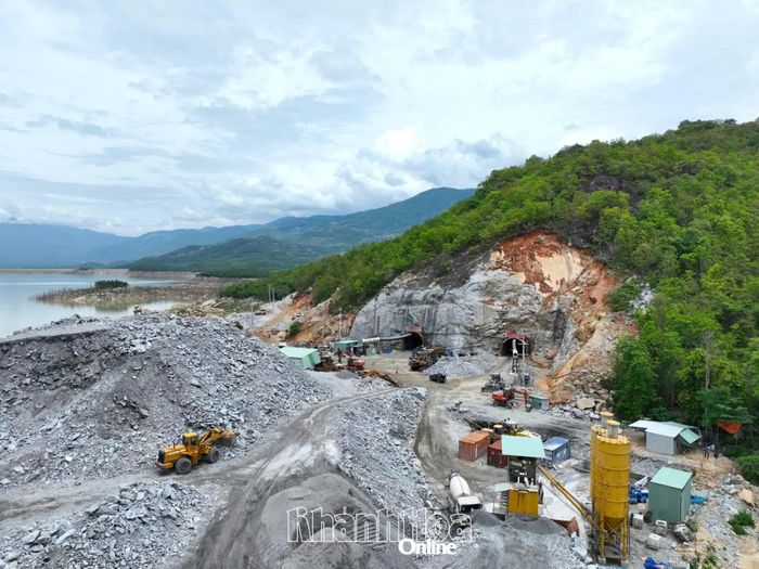 Công trường Thủy điện tích năng Bác Ái.