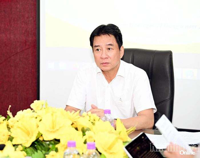 Đồng chí Nguyễn Long Biên chủ trì cuộc họp.