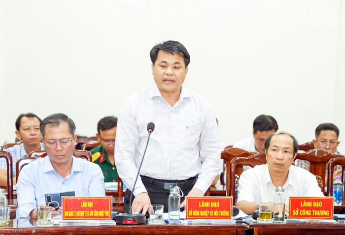 Lãnh đạo Sở Nông nghiệp và Môi trường trao đổi tại buổi làm việc.
